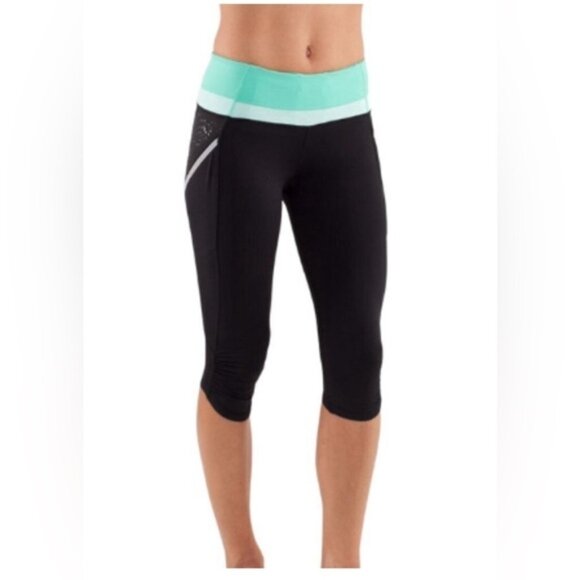 Lululemon Women Run A Marathon Crop Black Menthol WeeStripe White Menthol Size 6 - Picture 1 of 10